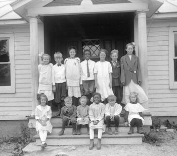 Broadhead - Schoolhouse and Class - 1915